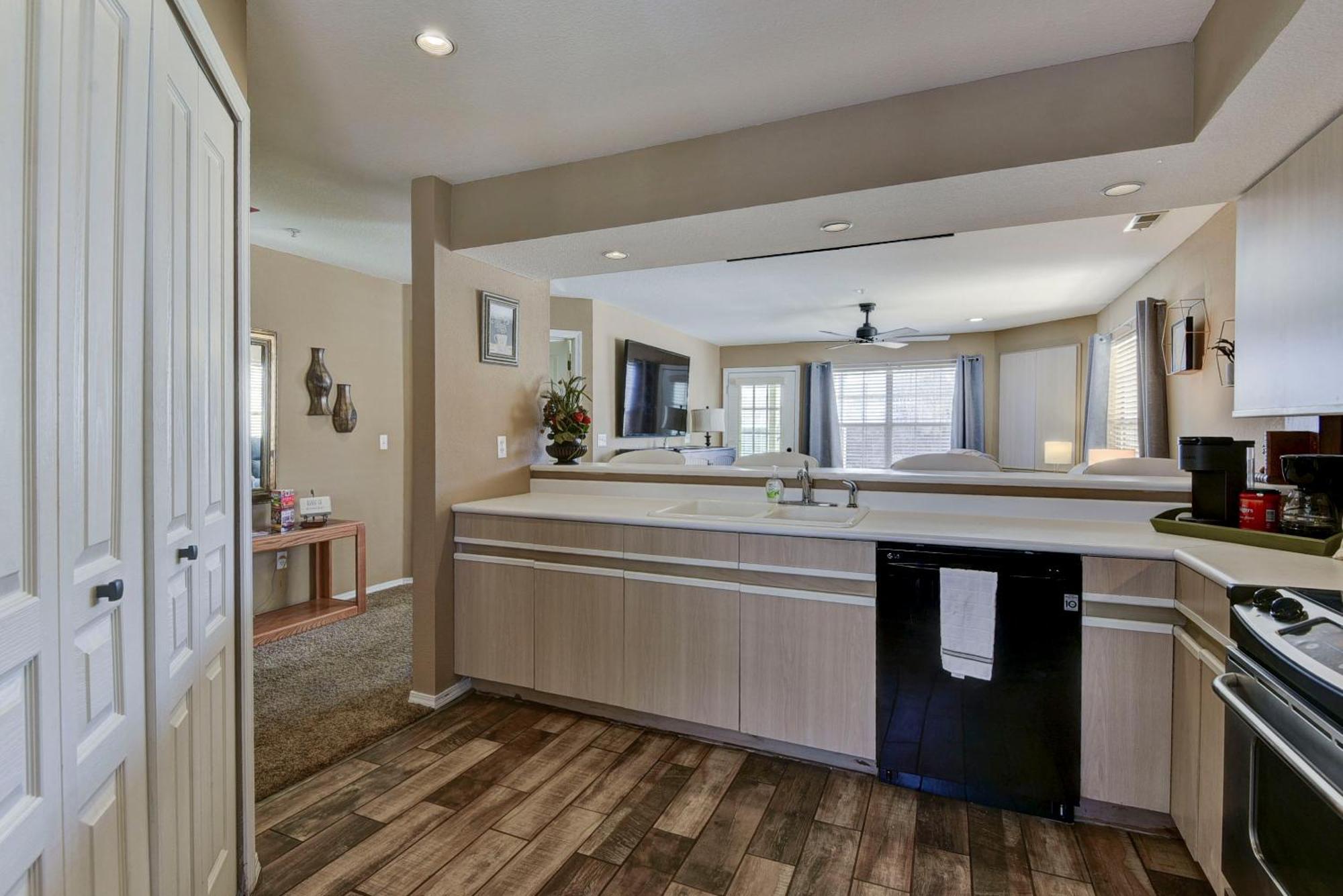 Apartment Gorgeous At Thousand Hills - Heart Of - Spacious And Affordable