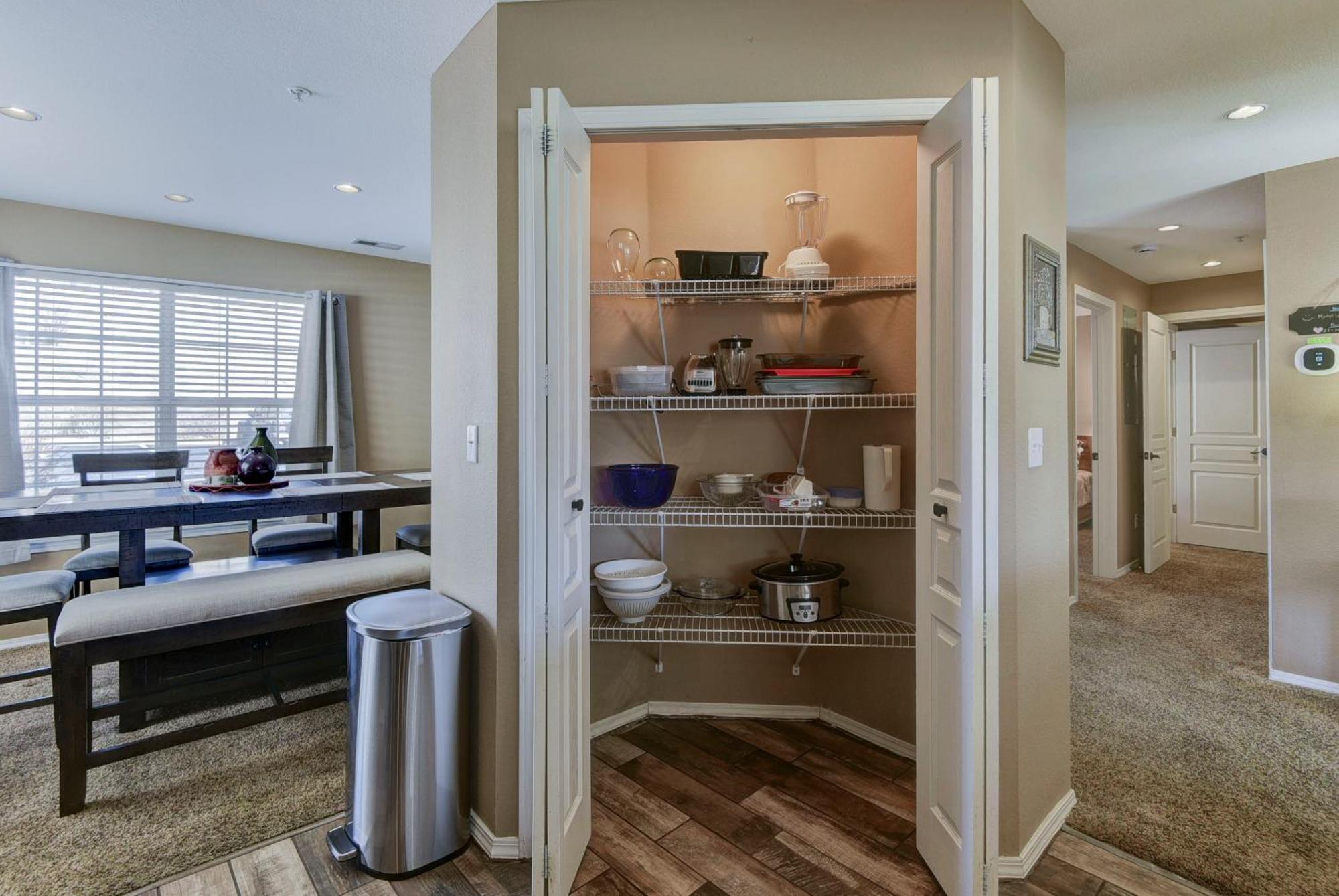 Apartment Gorgeous At Thousand Hills - Heart Of - Spacious And Affordable *