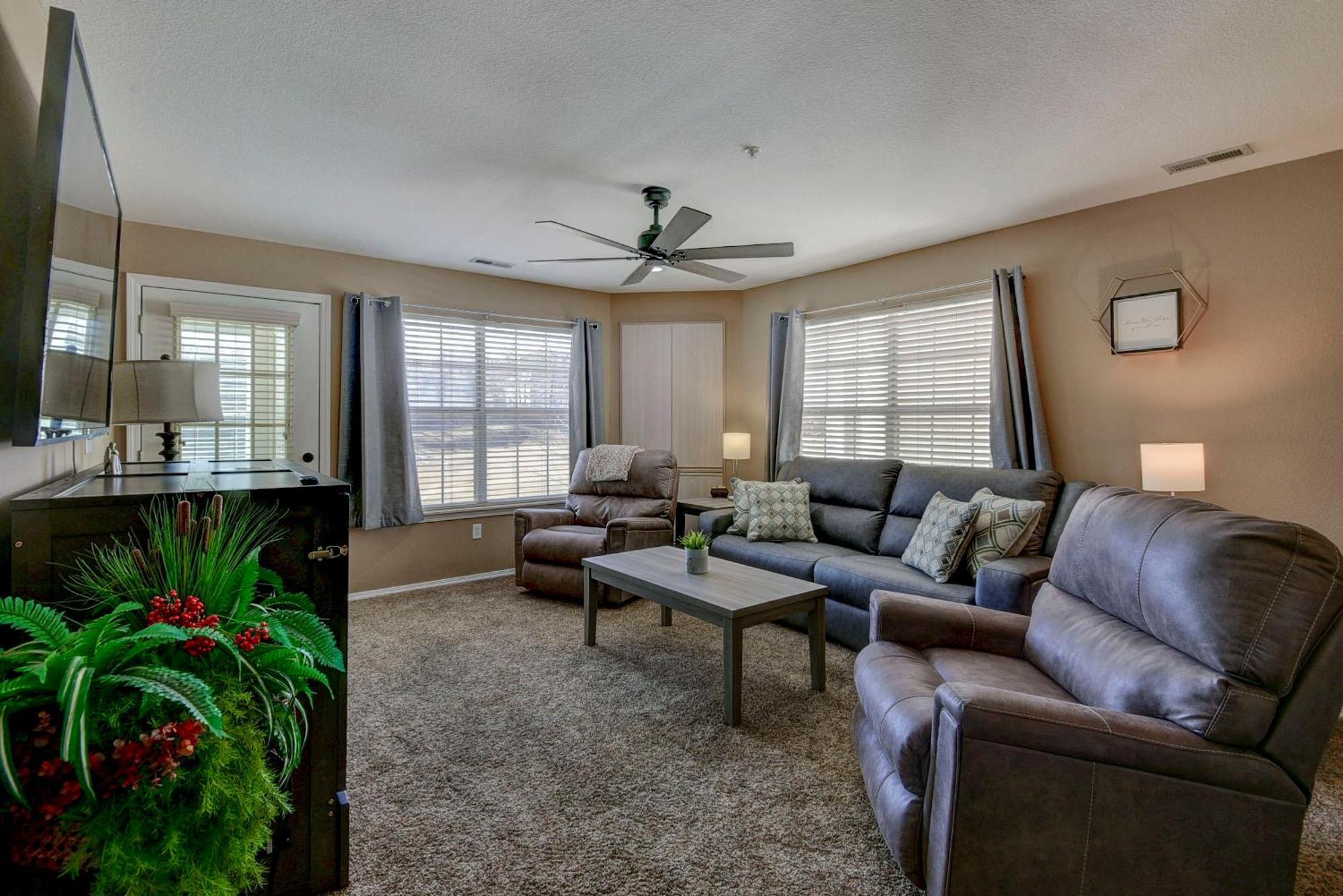 Apartment Gorgeous At Thousand Hills - Heart Of - Spacious And Affordable *